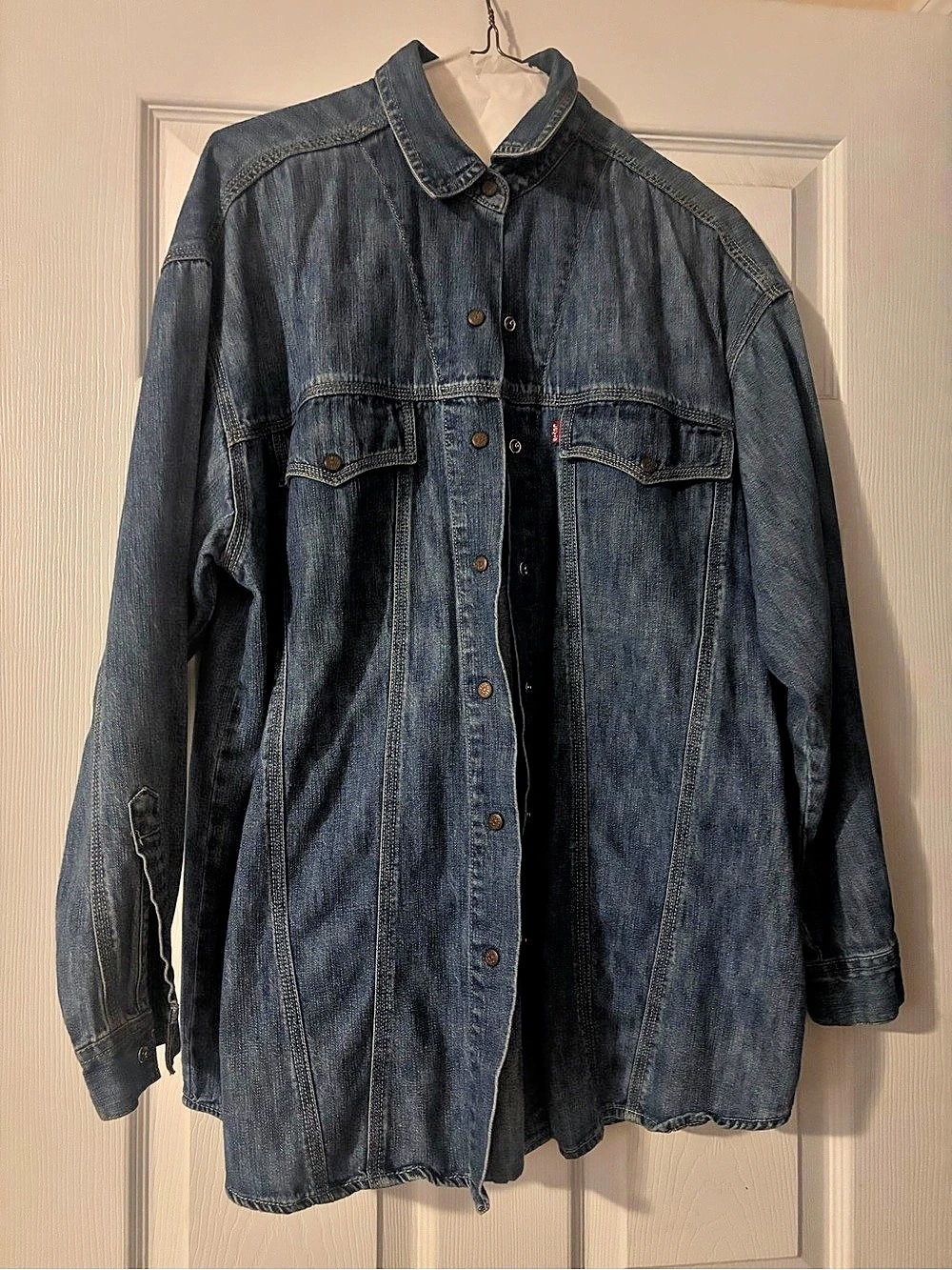 Unisex is Levi's Classic Western Denim Shirt in Blue